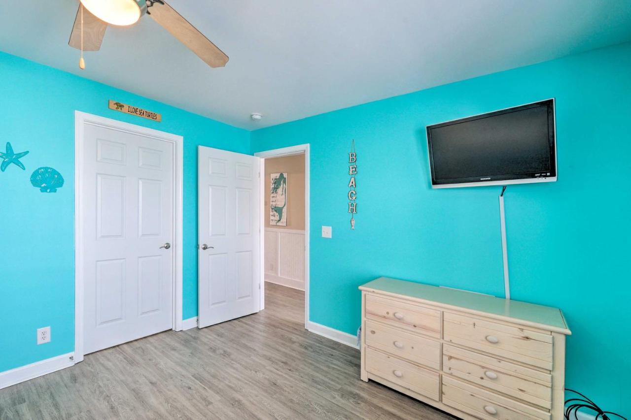 Ocean-View Oak Island Condo, 1 Block To Beach! Exterior photo