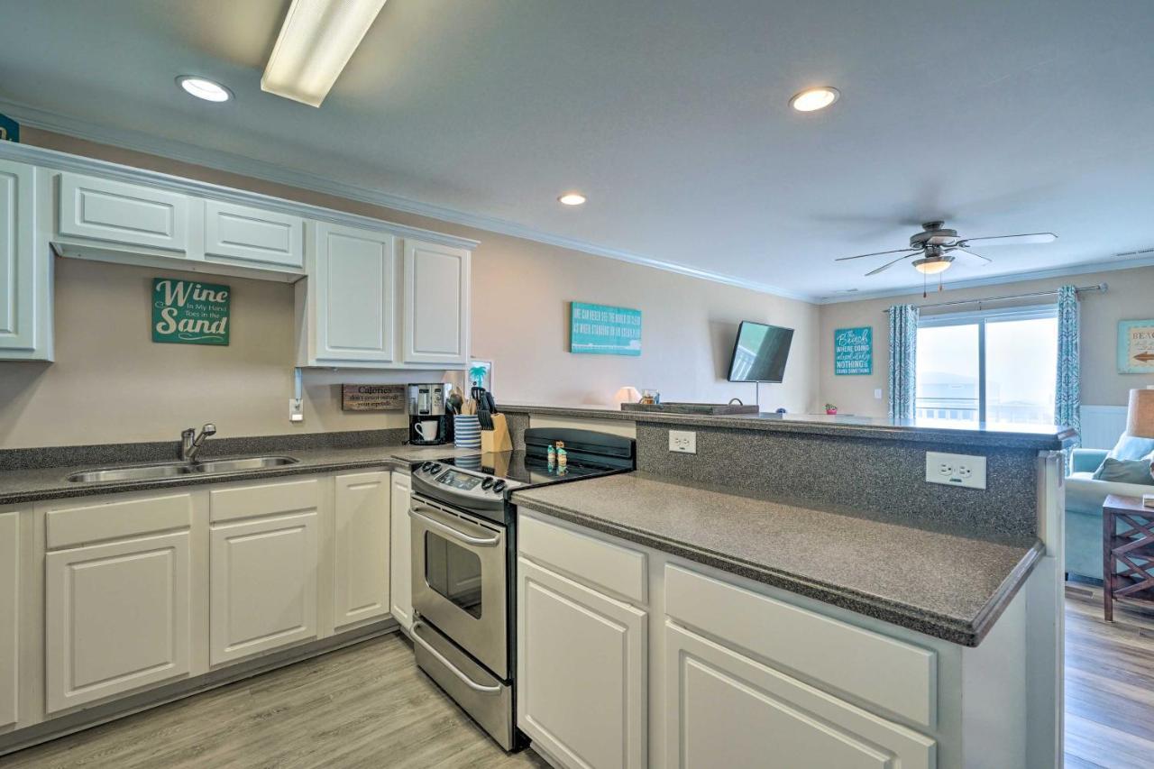 Ocean-View Oak Island Condo, 1 Block To Beach! Exterior photo