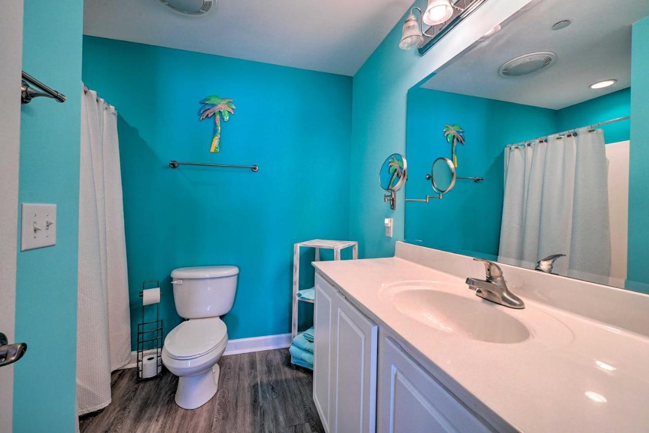 Ocean-View Oak Island Condo, 1 Block To Beach! Exterior photo